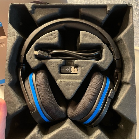 Turtle Beach Stealth 600 2nd Gen Wireless Headset - Picture 3 of 5